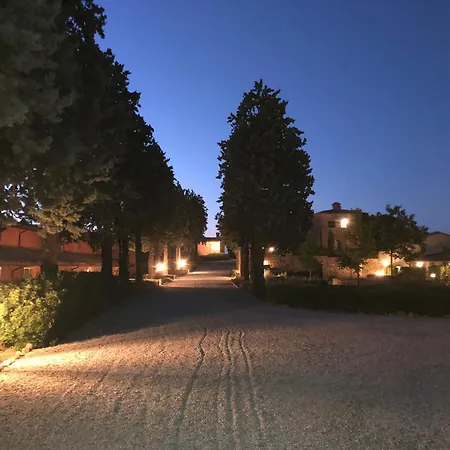 Hotel Cignella Garden In Tuscany Trequanda